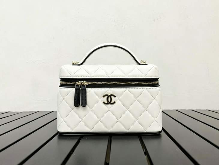 Picture of Chanel Handbags 2 _SKUfw240689822fw